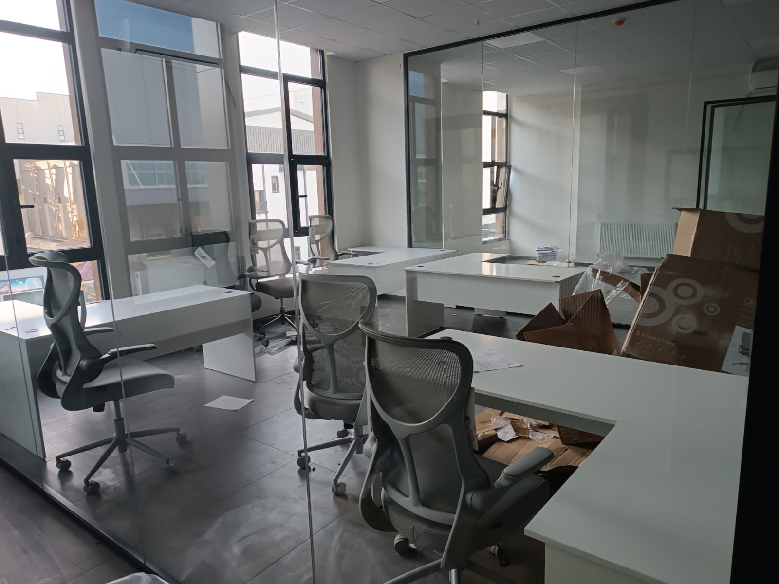 Ofis Masa Montajı fotoğrafı